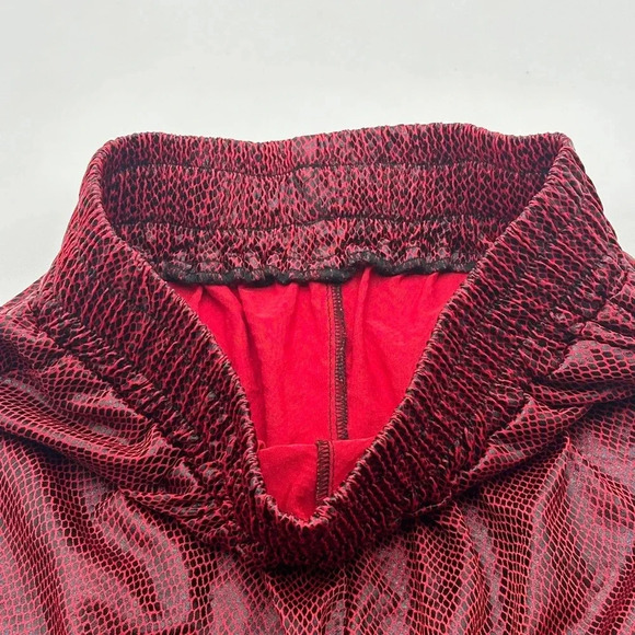 Men’s shorts size Small Activewear Gym Training Red Snake Skin - Picture 6 of 8